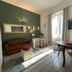 Morgagni Suites- Elegante Bilocale Con Tram T1 Sotto Casa Appartamento